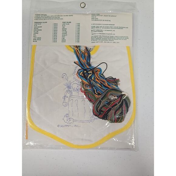 Vintage Vogart Crafts Sesame Street Craft Kit Baby Bib Cookie Monster Oscar New - Picture 4 of 7